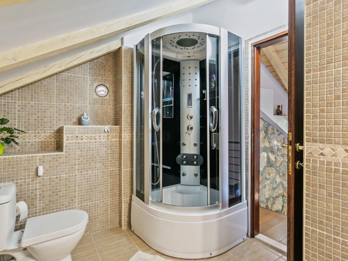 Chic Holiday Home In Marina With Private Swimming Pool Eksteriør billede